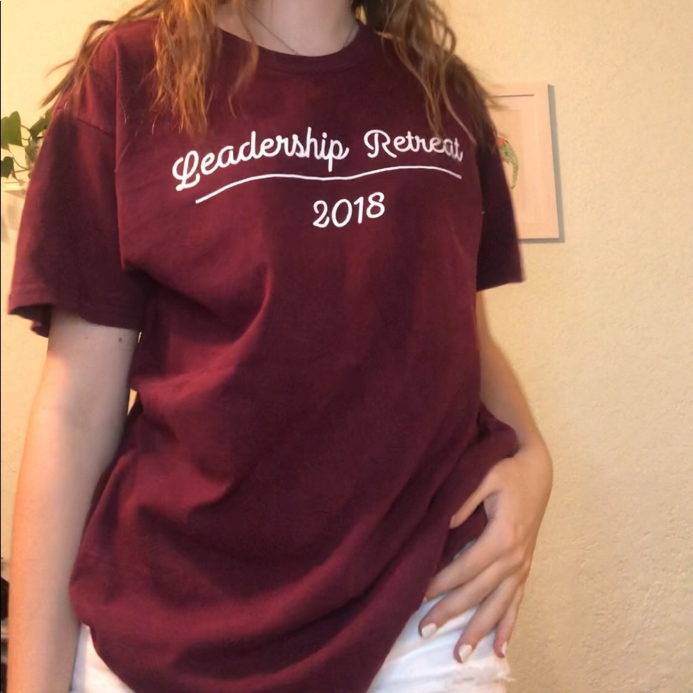 maroon broken arrow tee